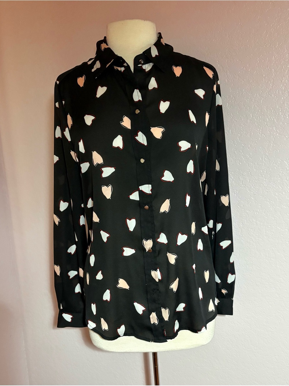 Liz Claiborne Black Heart-Print Button Front Blouse. Size Medium